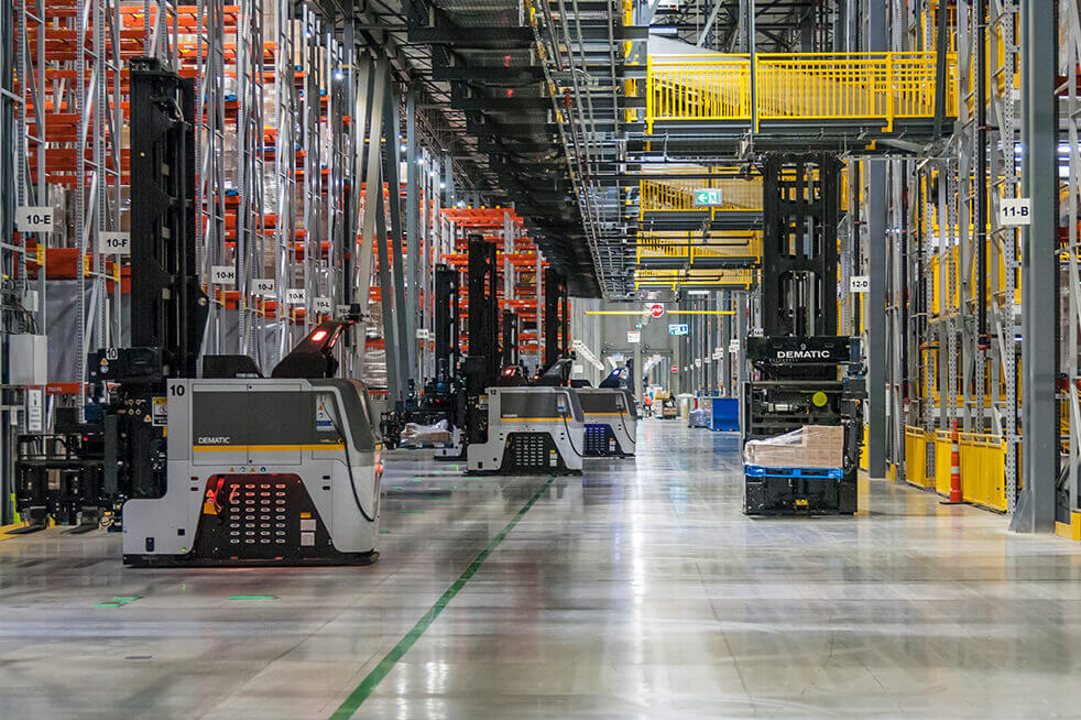 autonomous-guided-vehicle-automated-warehouse