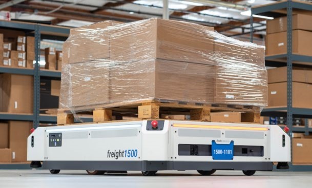 freight-1500-autonomous-mobile-robot-in-warehouse-robotics