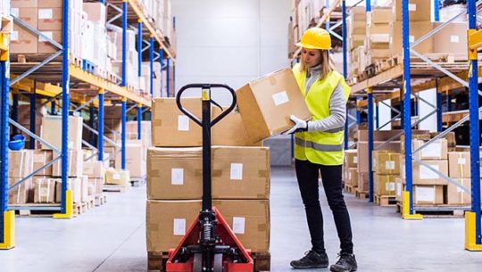 warehouse-worker-lifting-box-labor-shortage-fortna