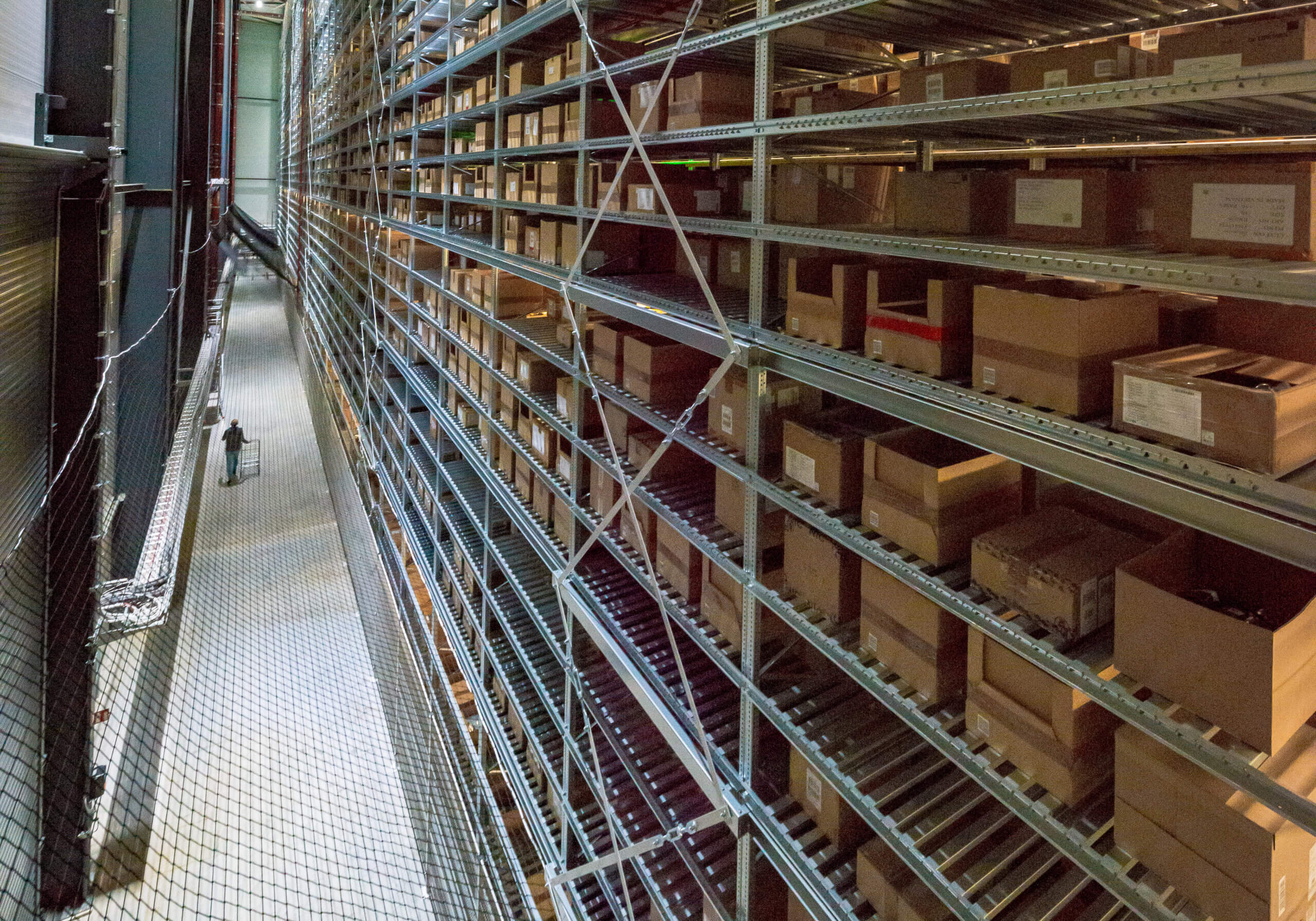 INTERSPORT Germany shuttle system rack view